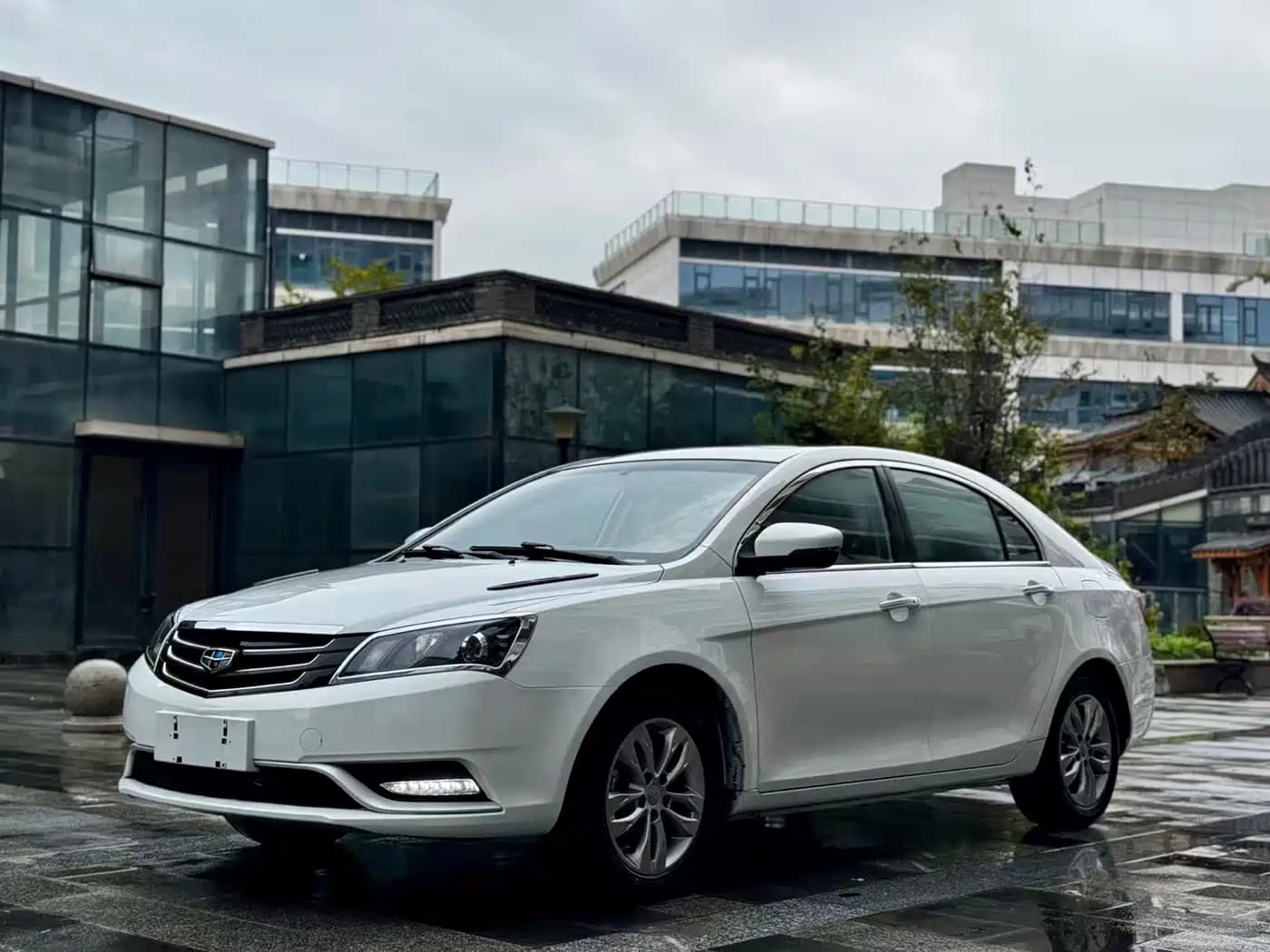 Geely Emgrand 2016 Sedan 1.5L CVT Up Version
