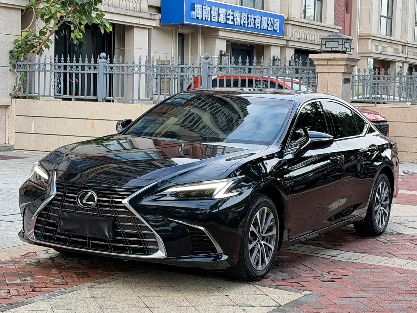 Lexus ES 2025 200 Ultimate Edition