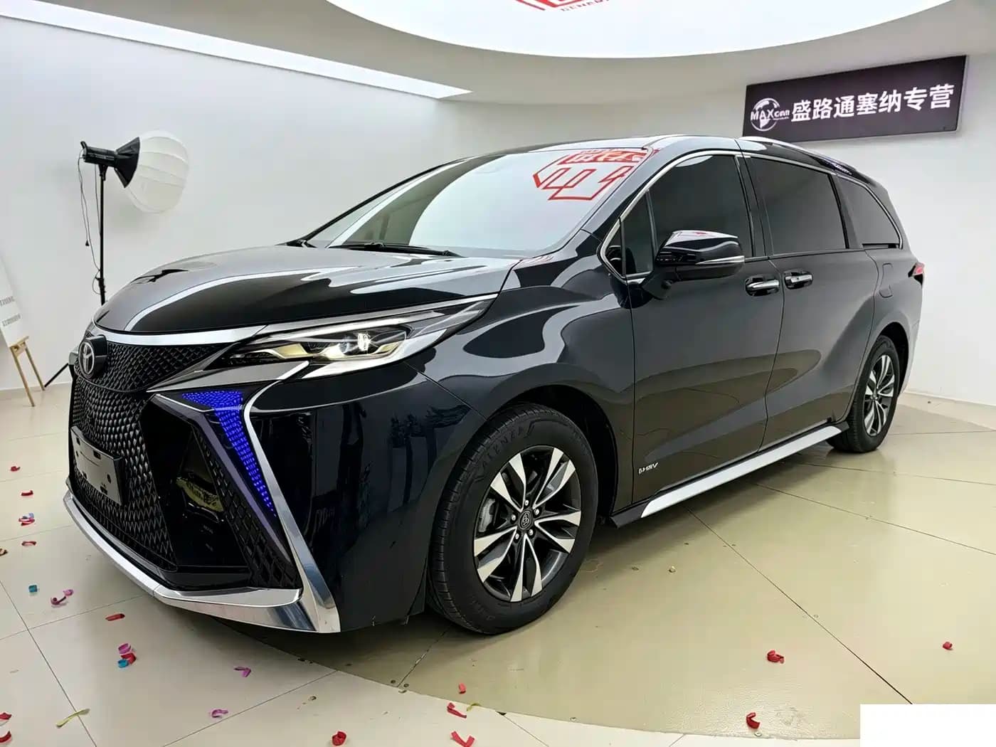 Toyota Granvia 2024 2.5L Hybrid Luxury