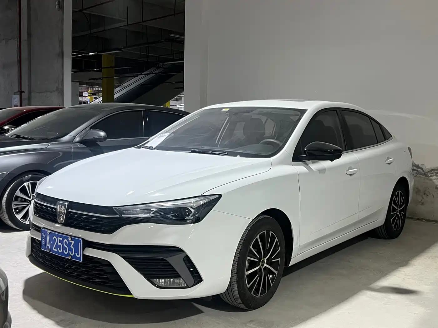 Roewe i5 2020 1.5L Automatic 4G Connected Premium Flagship Edition