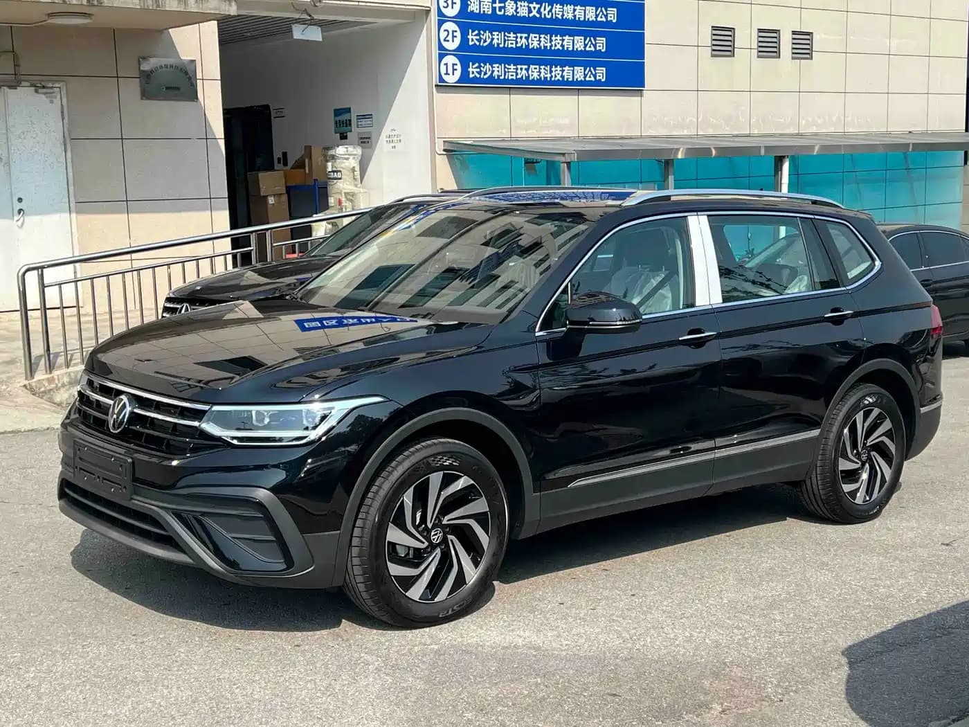Volkswagen Tiguan L 2025 Model 300TSI Auto 2WD Dragon Edition