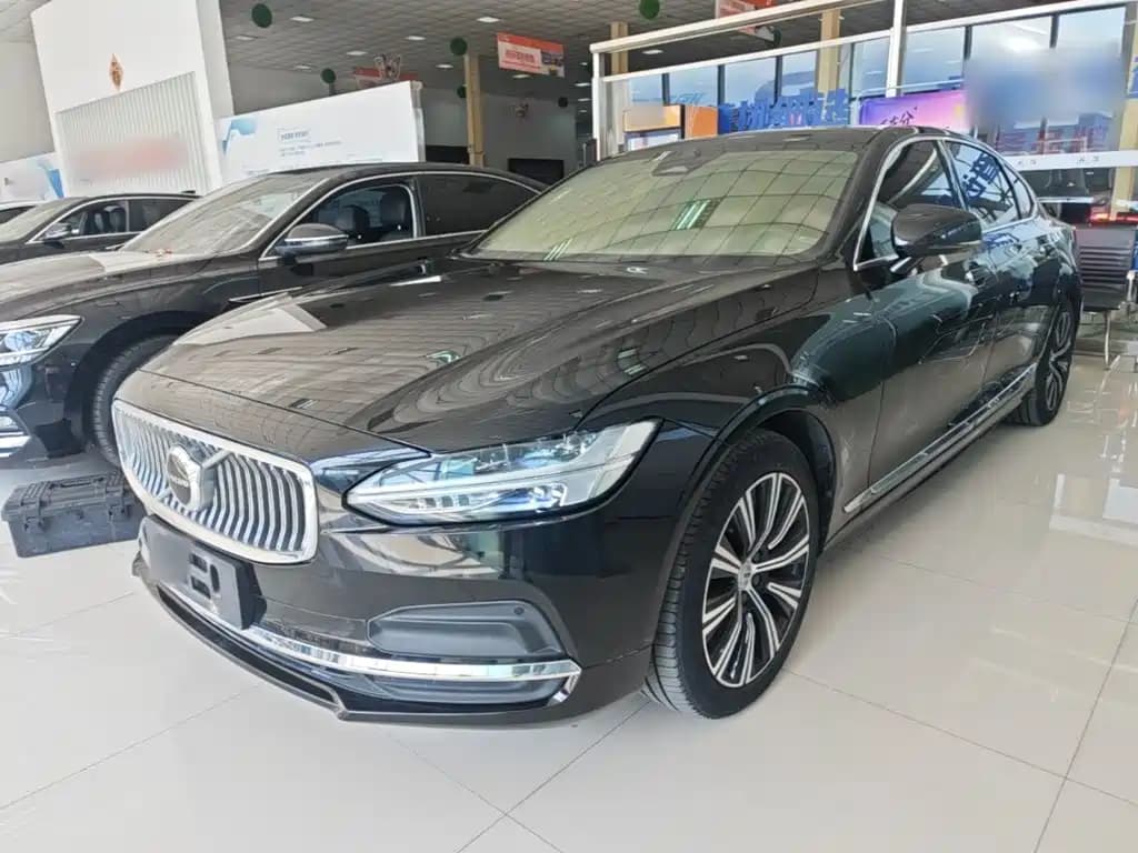 Volvo S90 2022 B5 Momentum Luxury Edition
