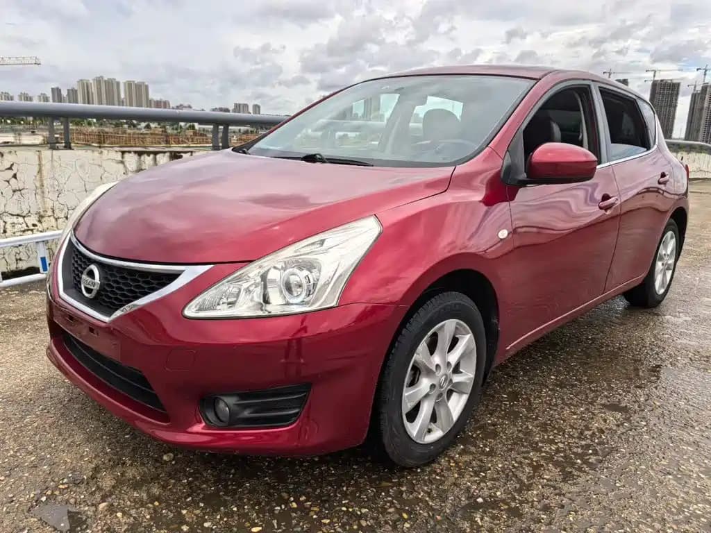 Nissan Tiida 2013 1.6L CVT Cool Edition