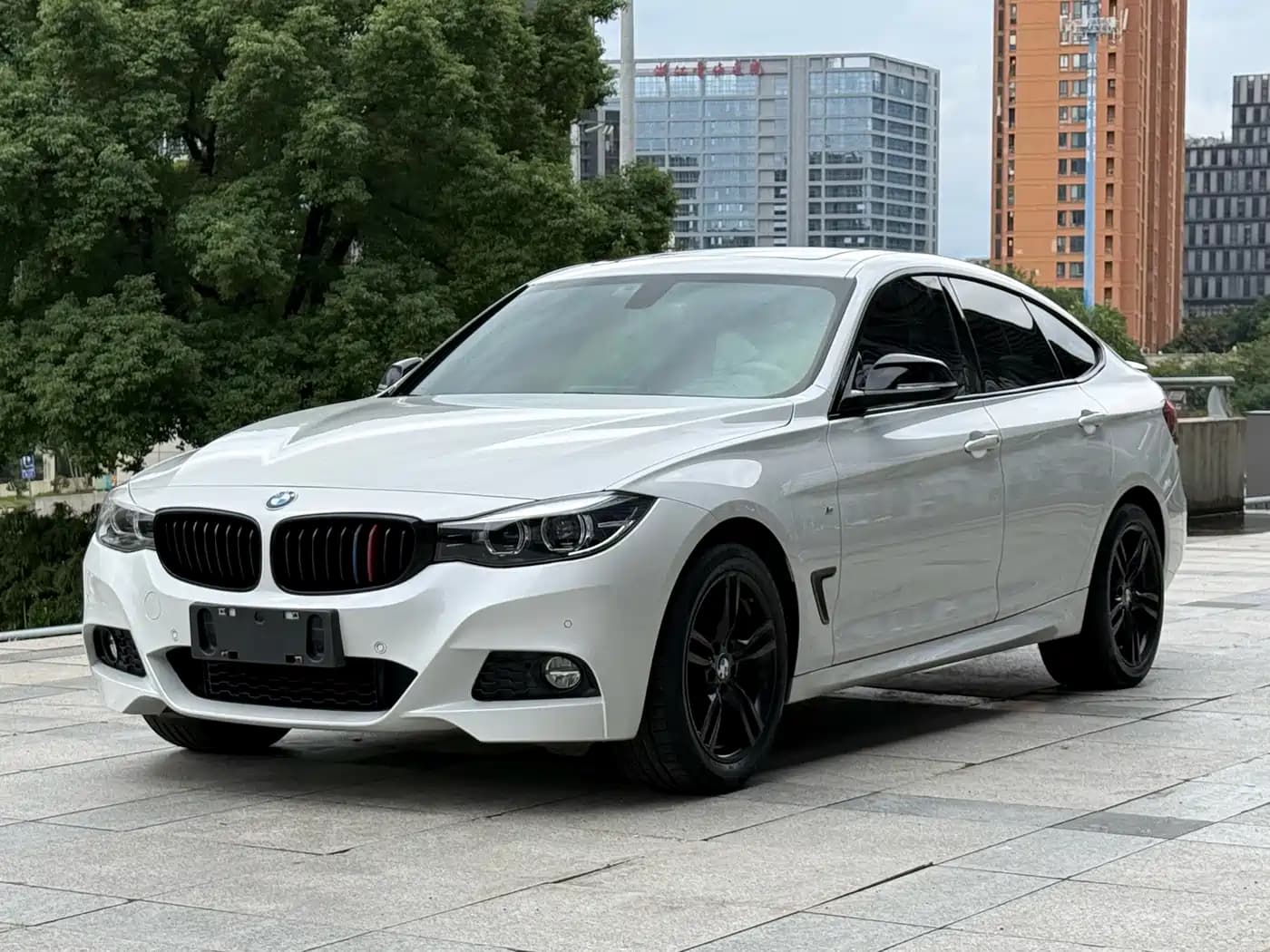 BMW 3 Series GT 2018 320i M Sport