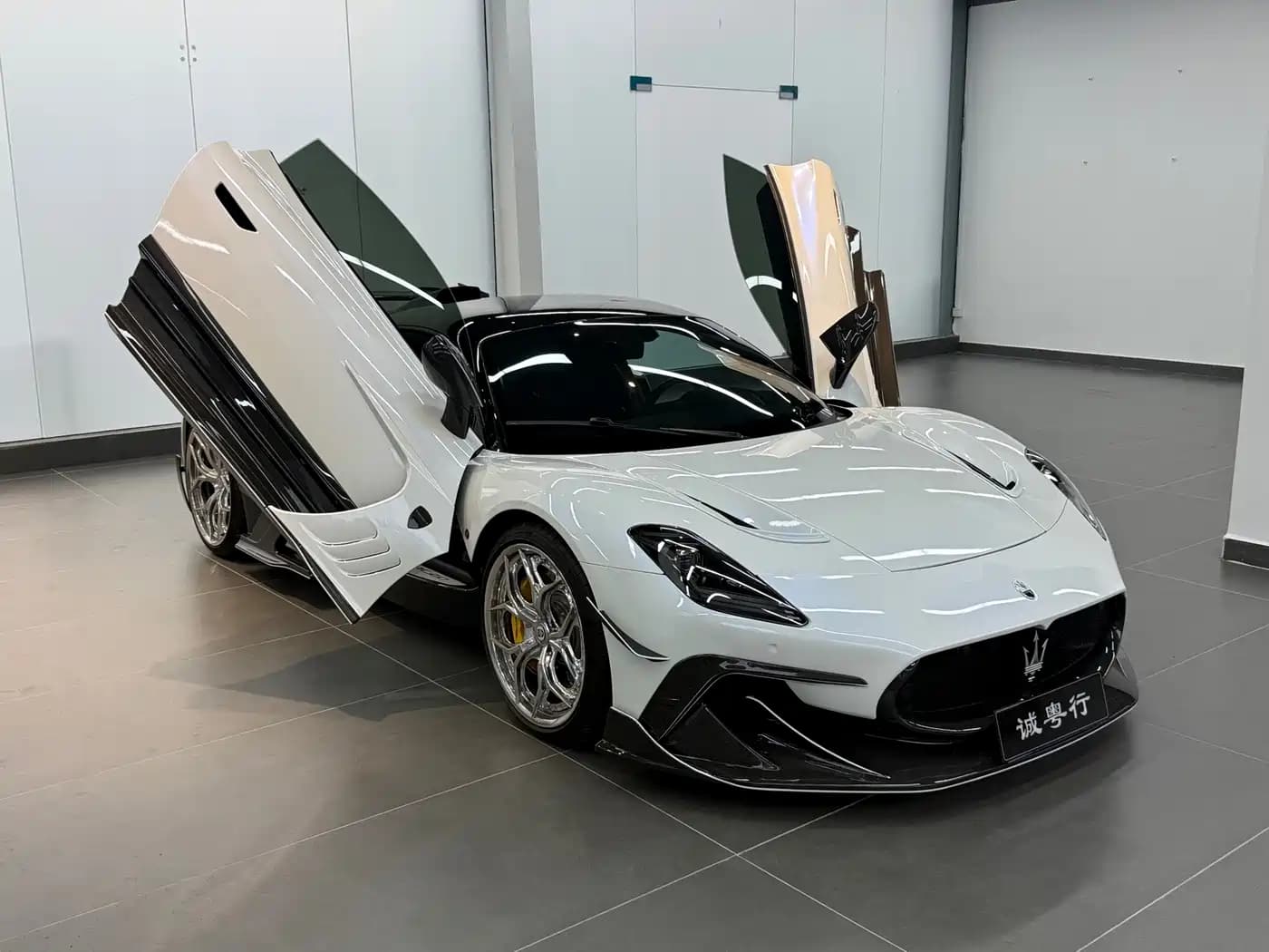 Maserati MC20 2023 3.0T Standard Edition