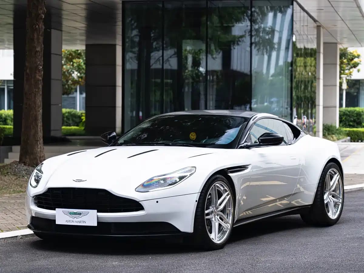 Aston Martin DB11 2017 5.2T V12