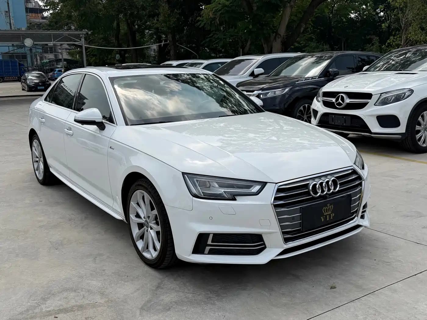 Audi A4L 2018 30th Anniversary 40 TFSI Fashion
