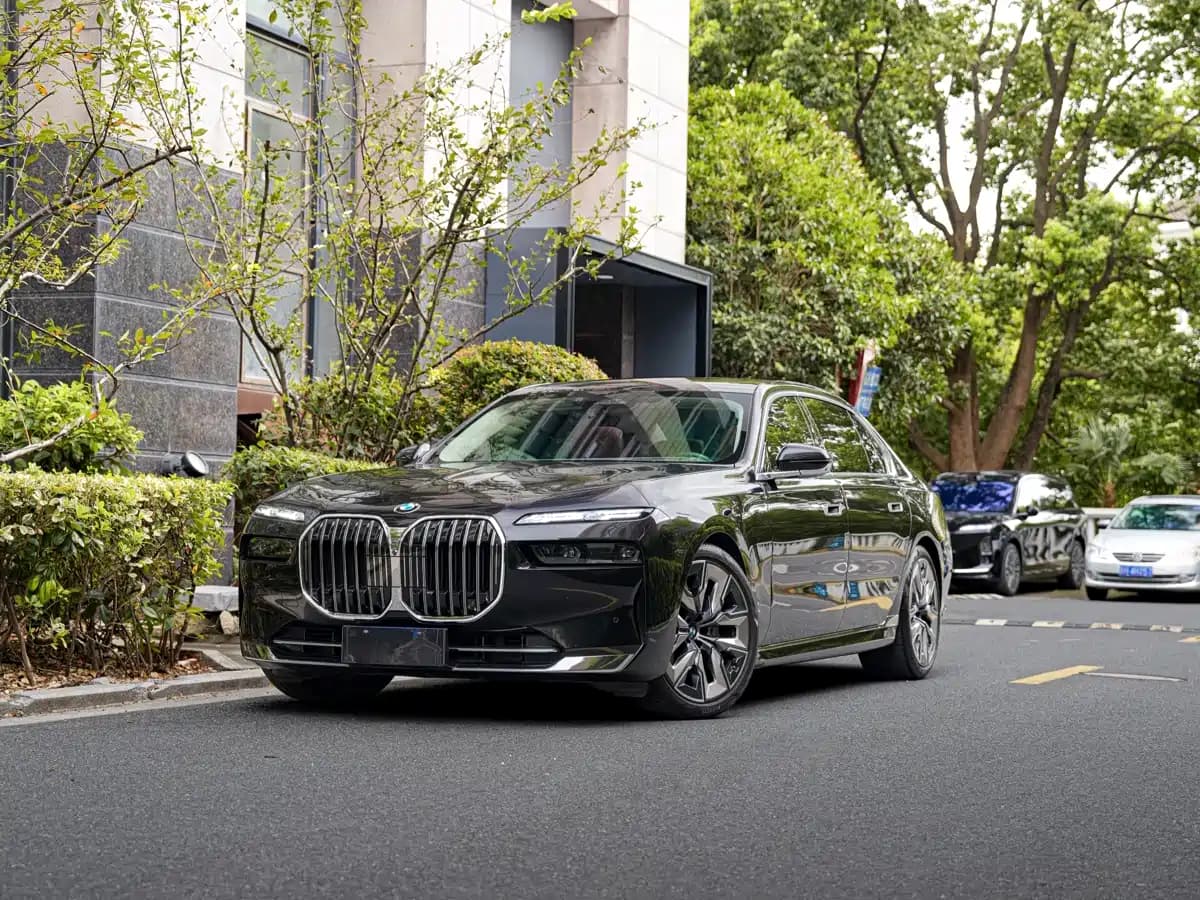 BMW 7 Series 2023 Model 740Li Leading Luxury Package