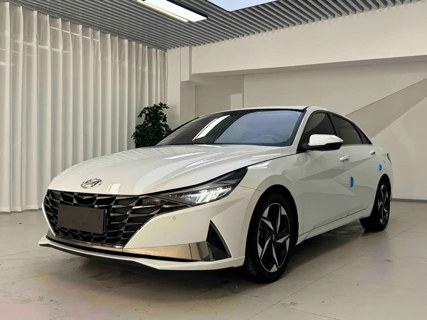 Hyundai Elantra 2022 1.5L CVT LUX Premium Edition