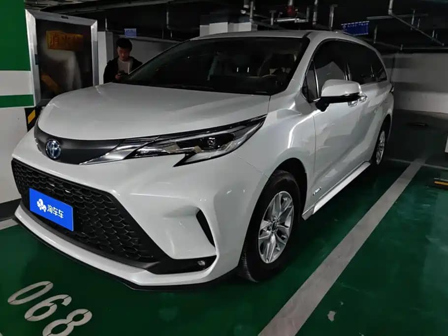 Toyota Granvia 2023 2.5L Hybrid Comfort Edition