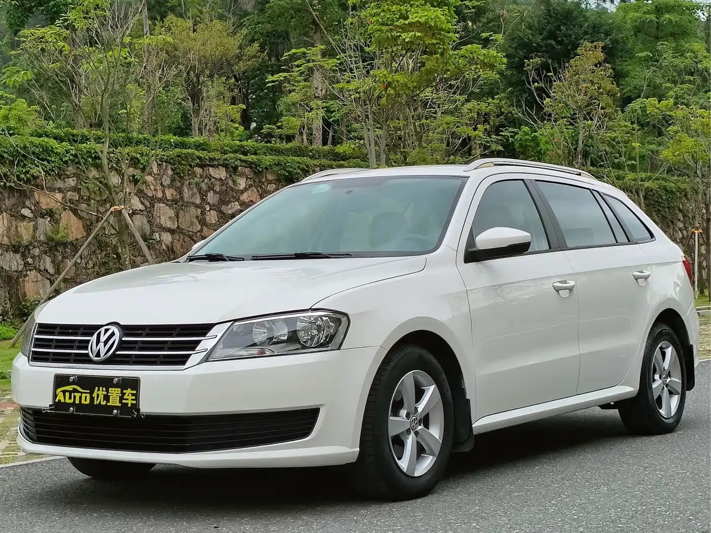 Volkswagen Lavida Tour 2013 1.6L Automatic Trend Style