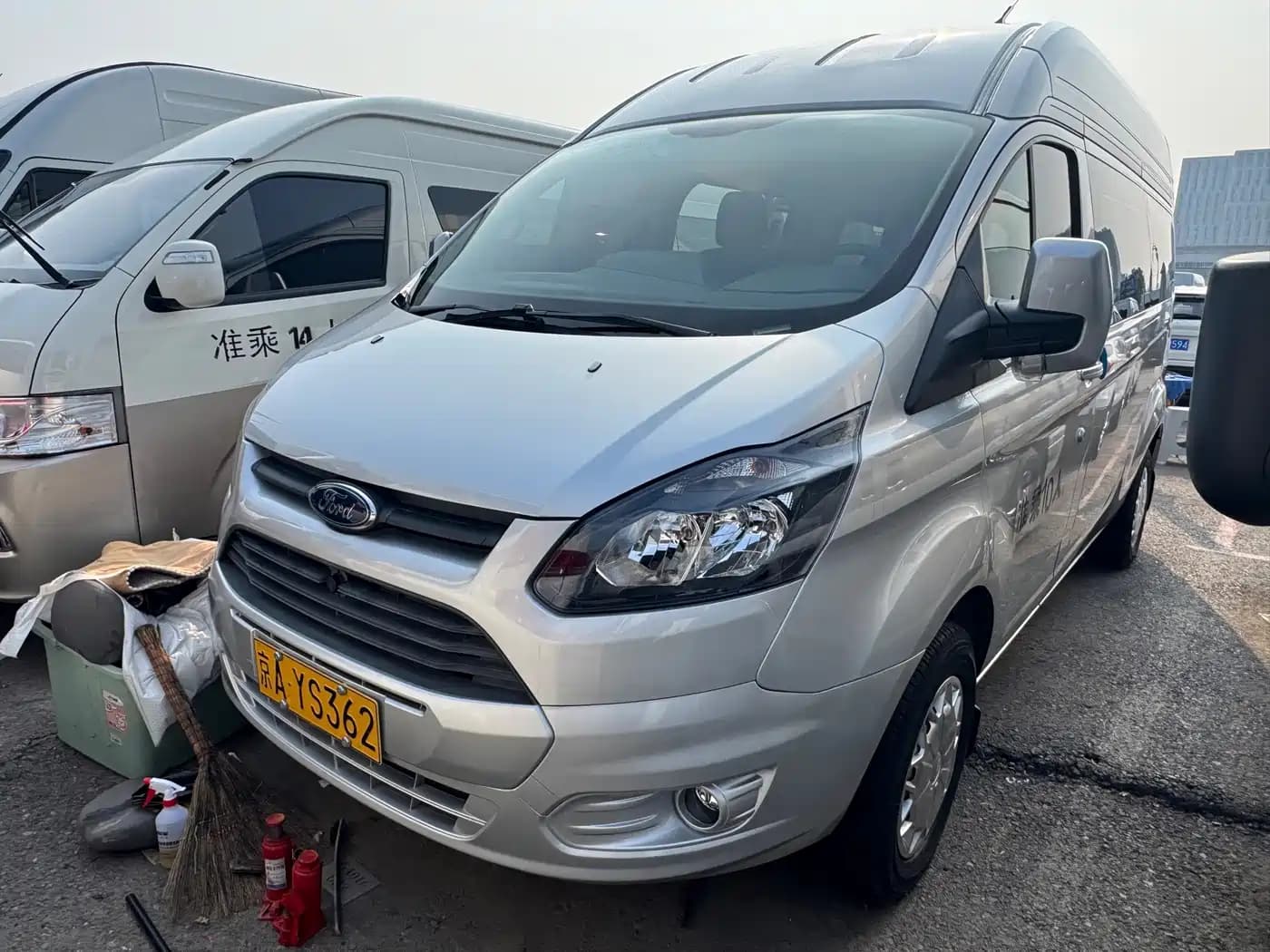 Ford Transit 2020 2.0T Gasoline Automatic Business Travel Mid-Axis Mid-Roof 10-12 Seater China VI