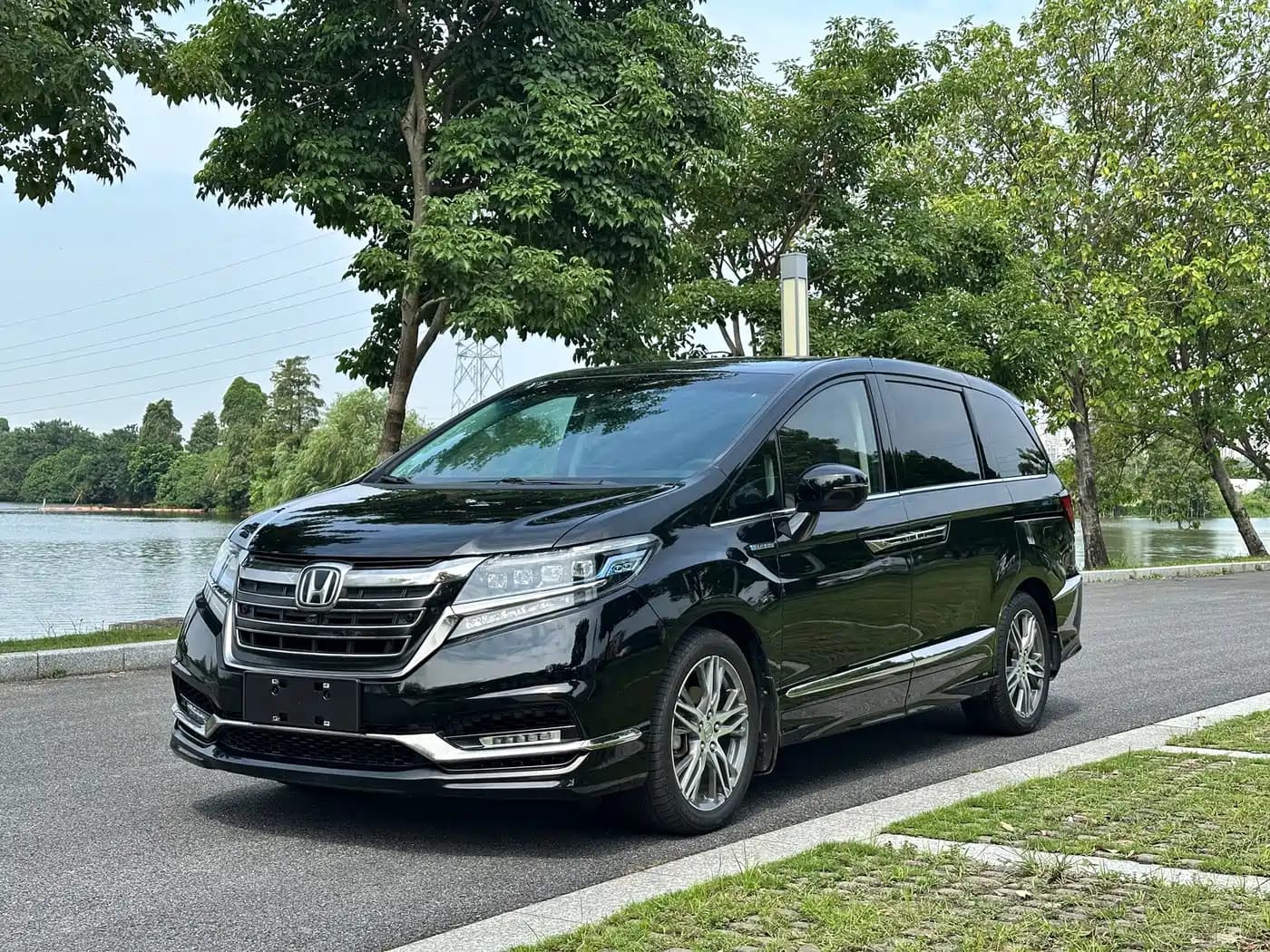 Honda Elysion 2019 2.0L Hybrid Supreme Edition