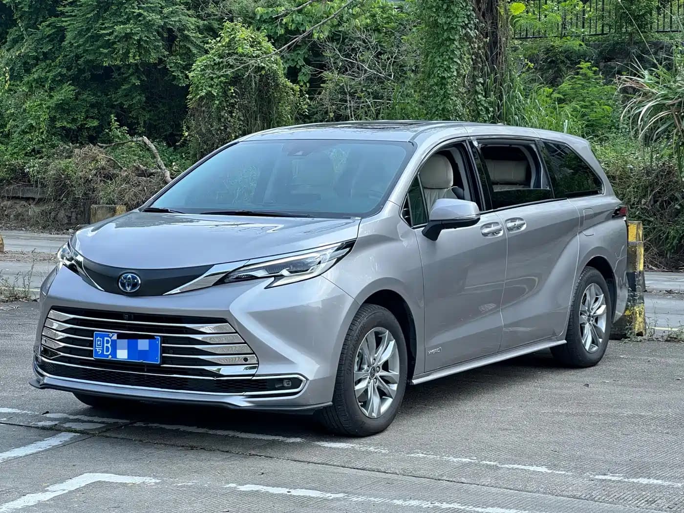 Toyota Sienna 2023 2.5L Hybrid Comfort Edition