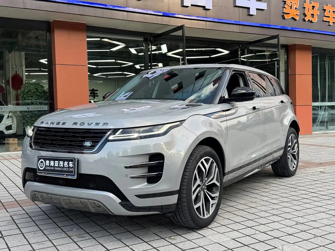 Land Rover Range Rover Evoque 2024 L 249PS Light Master Edition