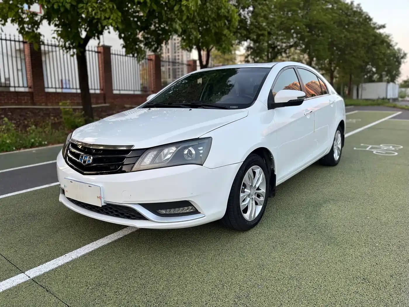 Geely Emgrand 2015 Sedan 1.3T CVT Upward Edition