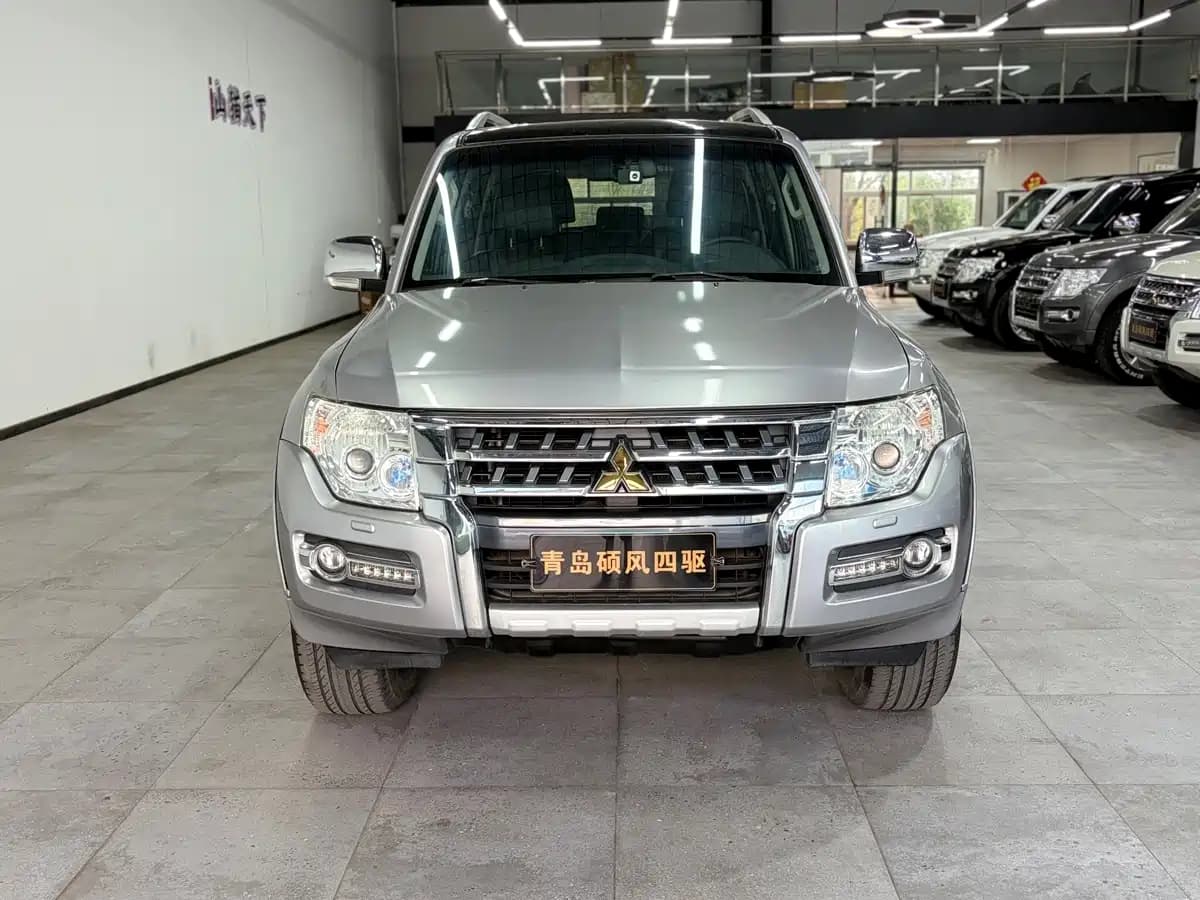 Mitsubishi Pajero (Import) 2012 3.0L Luxury Edition