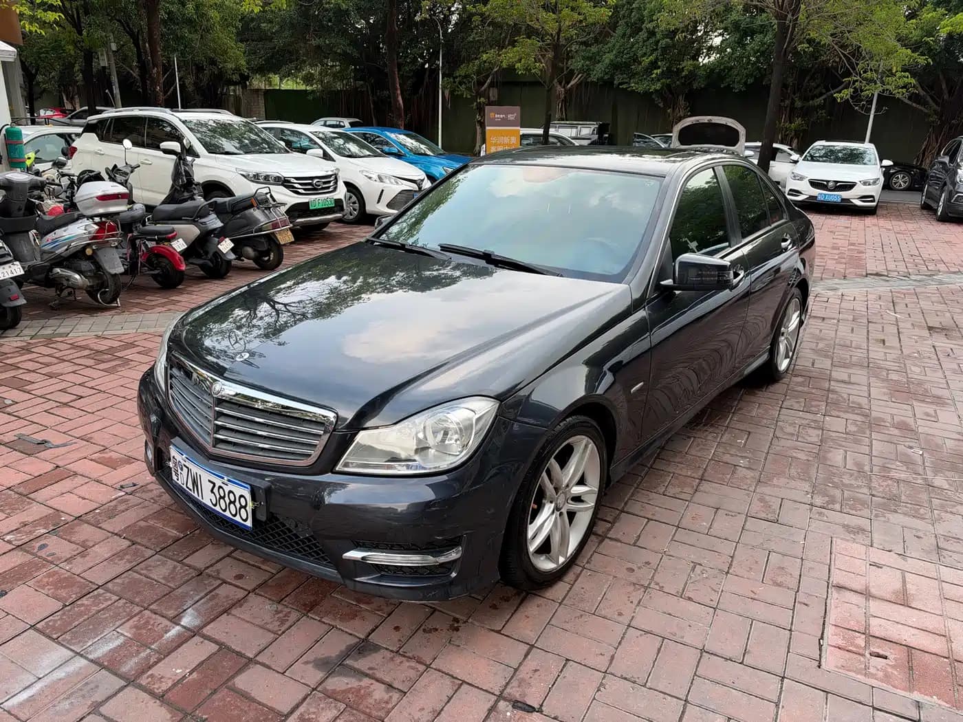 Mercedes-Benz C-Class 2013 C 180 Classic Grand Edition