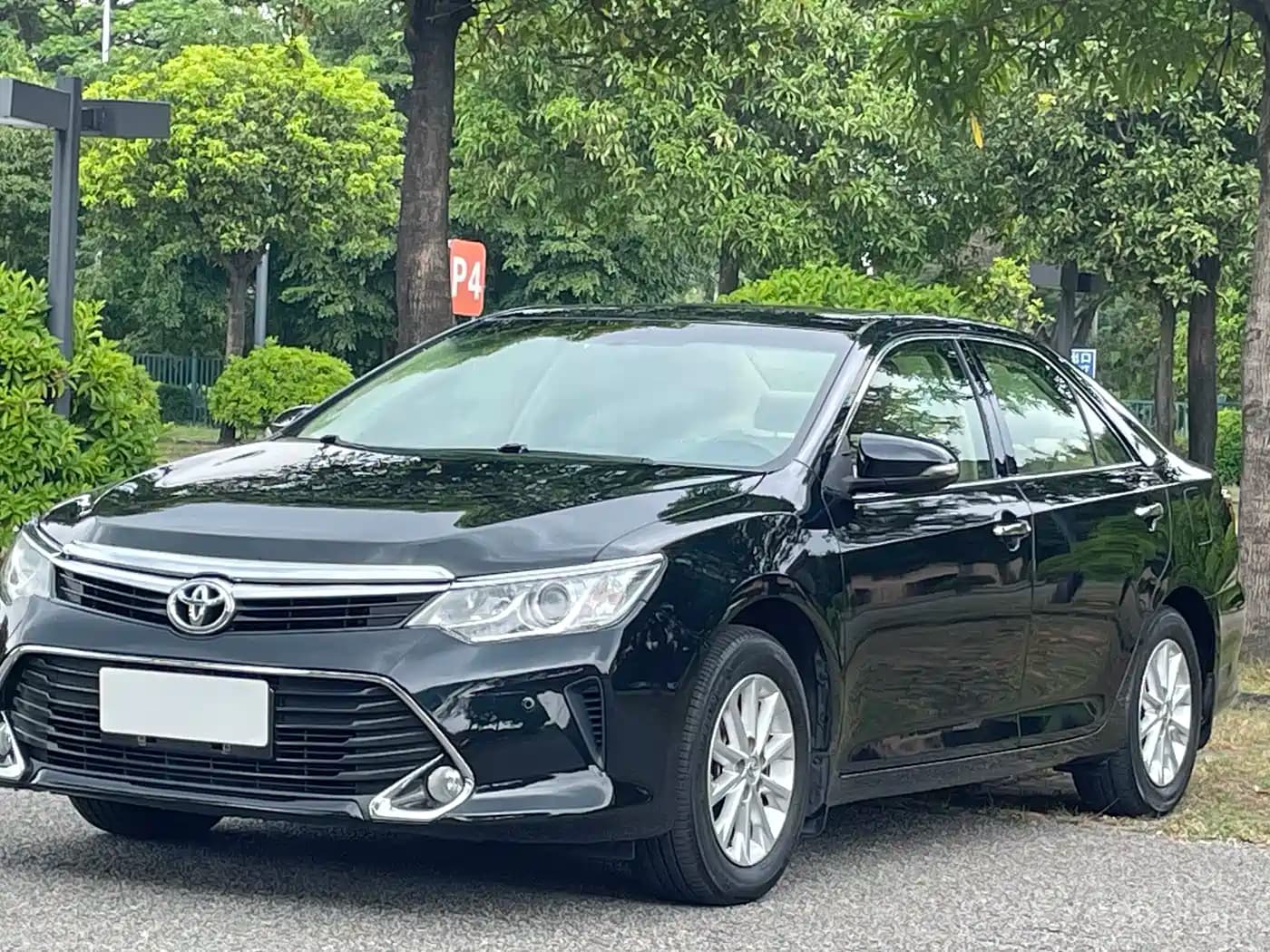 Toyota Camry 2016 2.0G 10th Anniversary Leading Edition