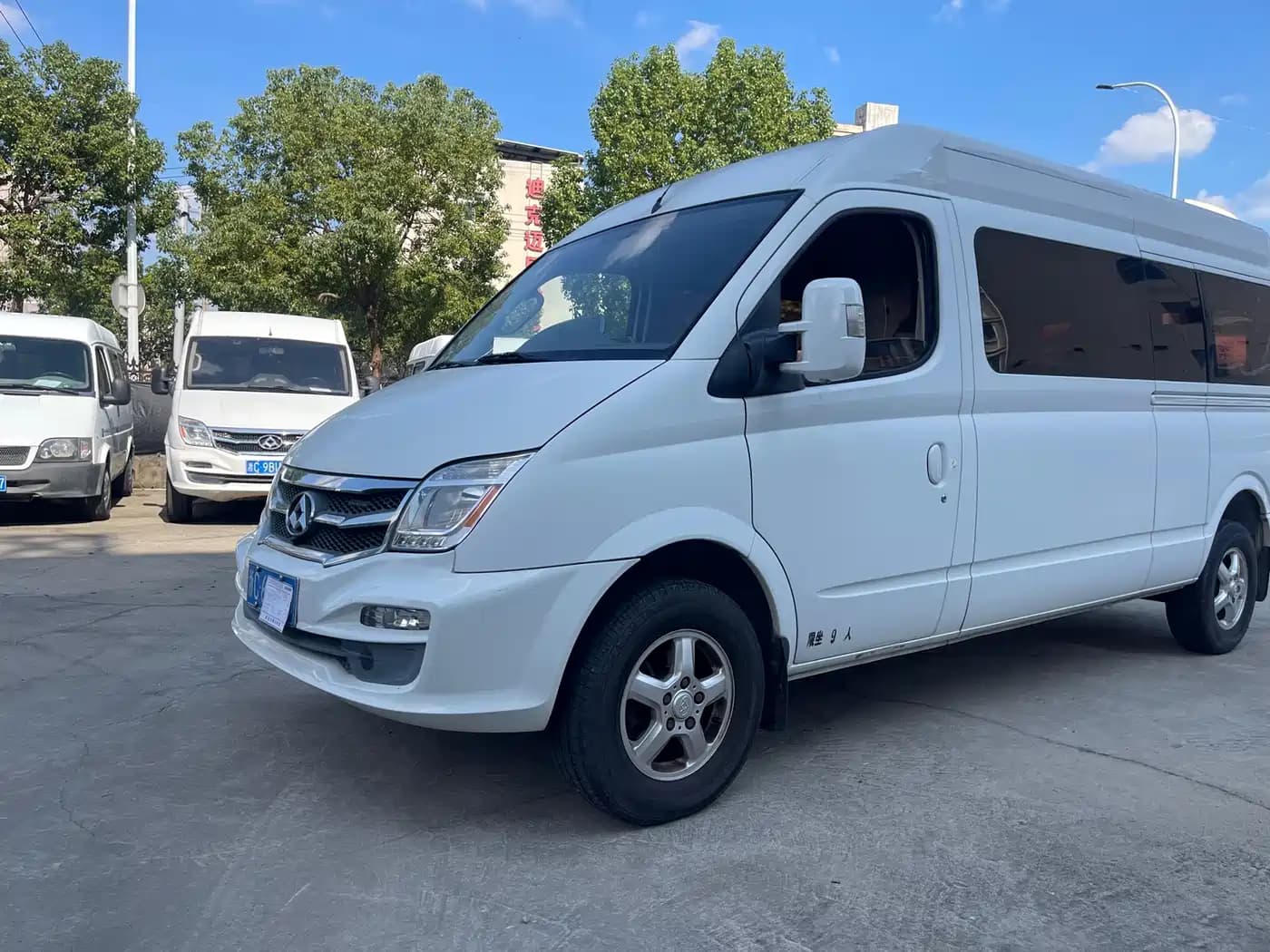 Maxus V80 SAIC Xintu 2017 2.5T AMT Noble China V Long Wheelbase Medium Roof 9-seater
