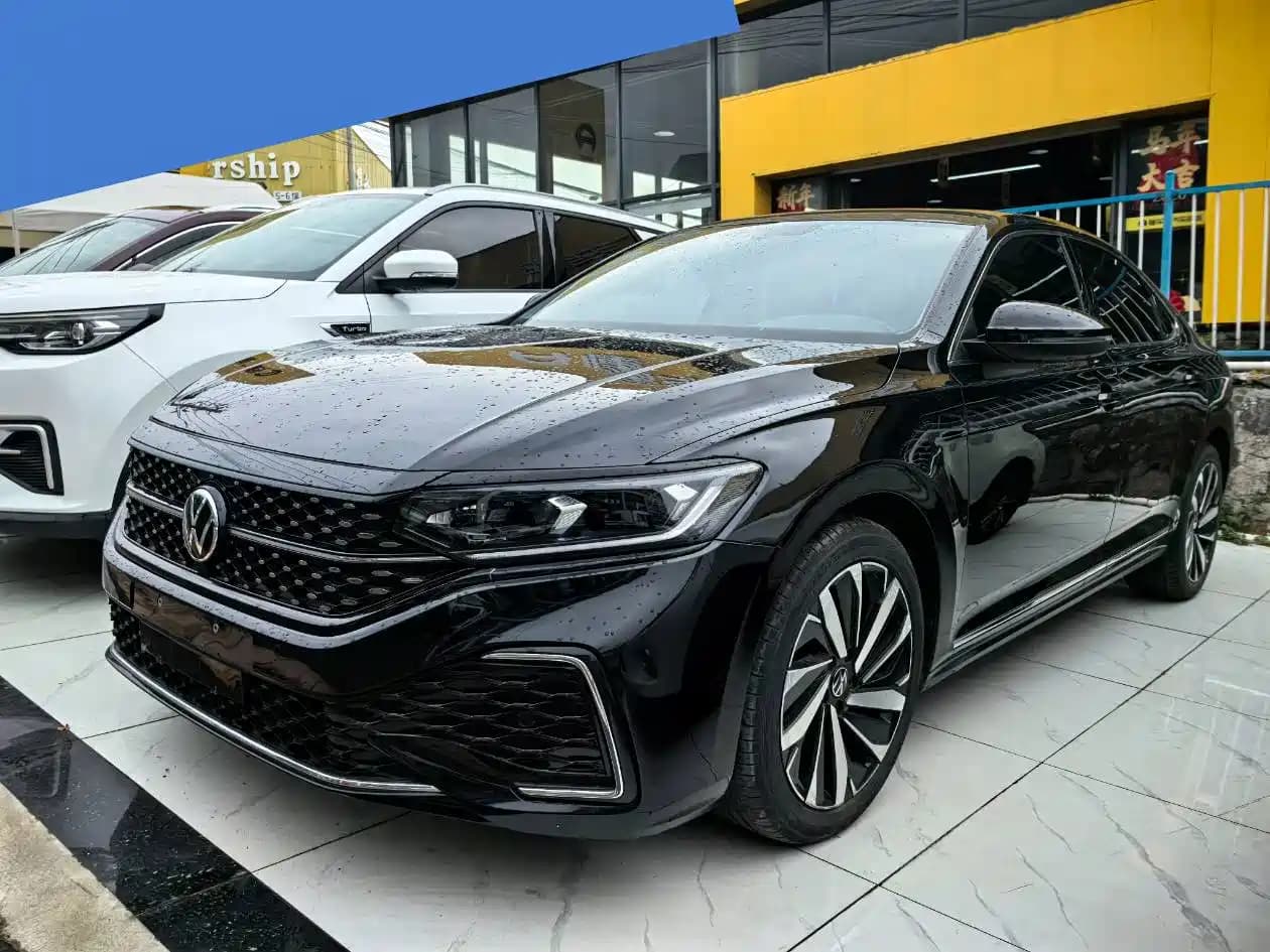 Volkswagen Passat 2022 330TSI Starlight Luxury Edition