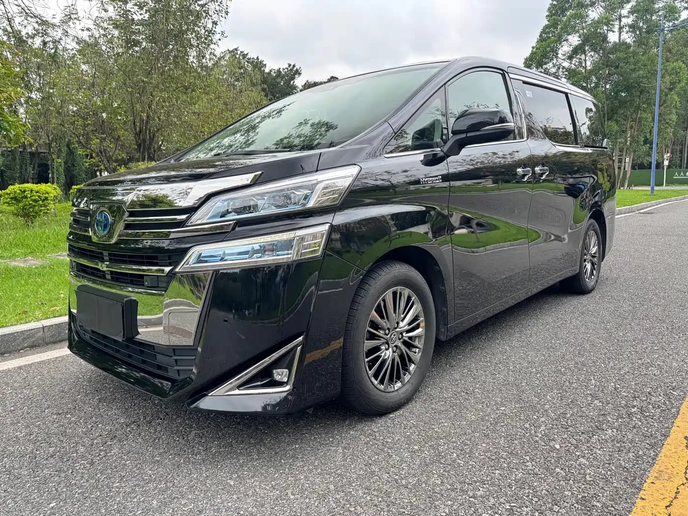Toyota Vellfire 2020 Twin Engine 2.5L HV Luxury Edition