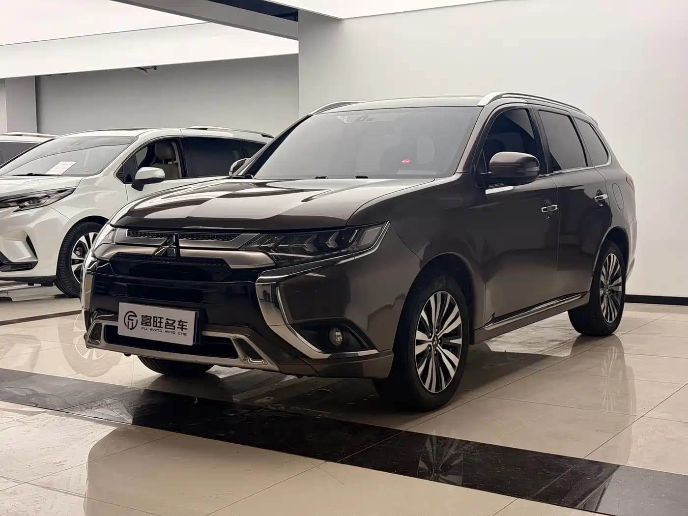 Mitsubishi Outlander 2021 2.4L 4WD Deluxe Edition 7-Seater
