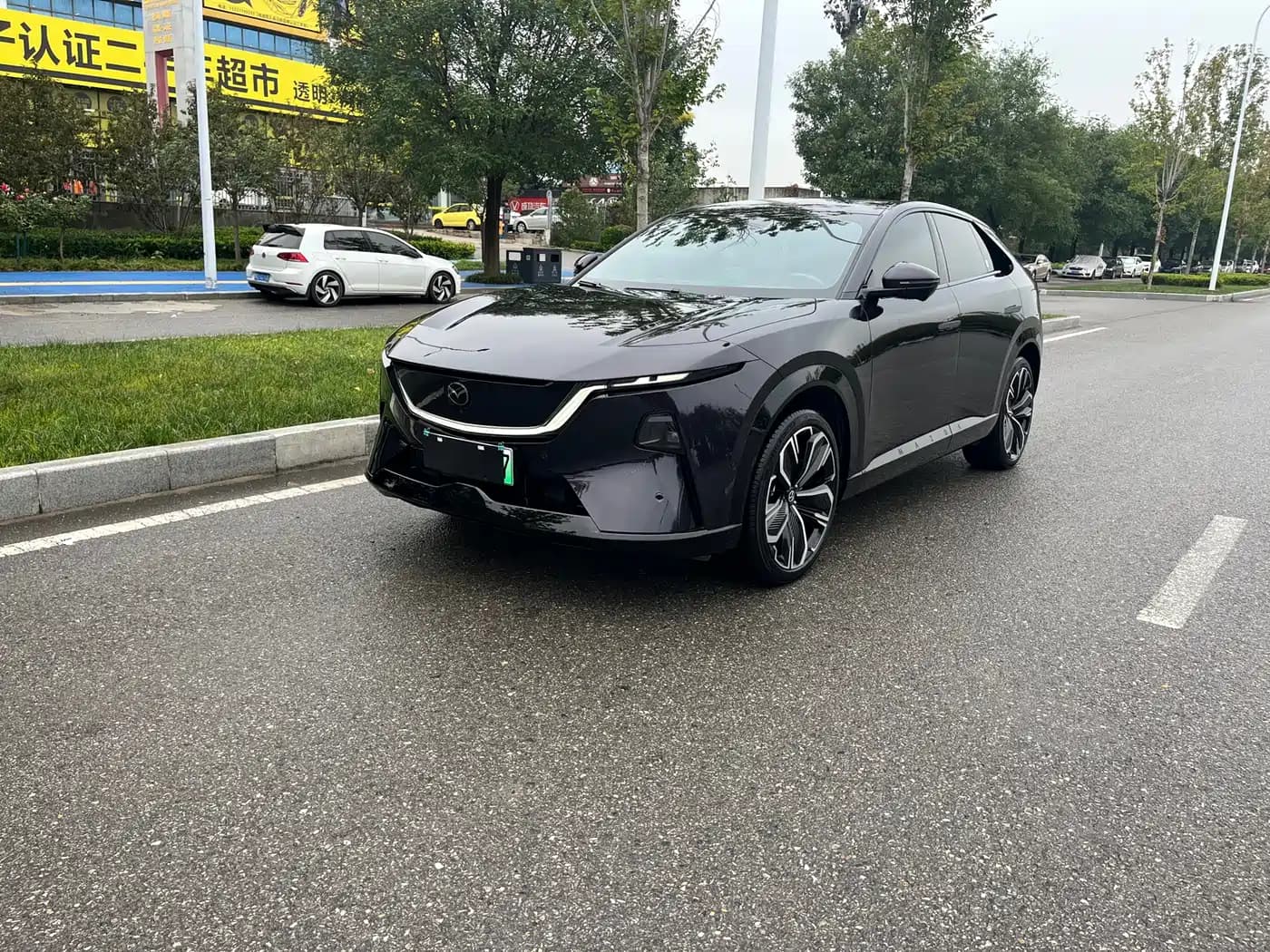 Mazda Mazda EZ-60 2025 Range-extender Base Model