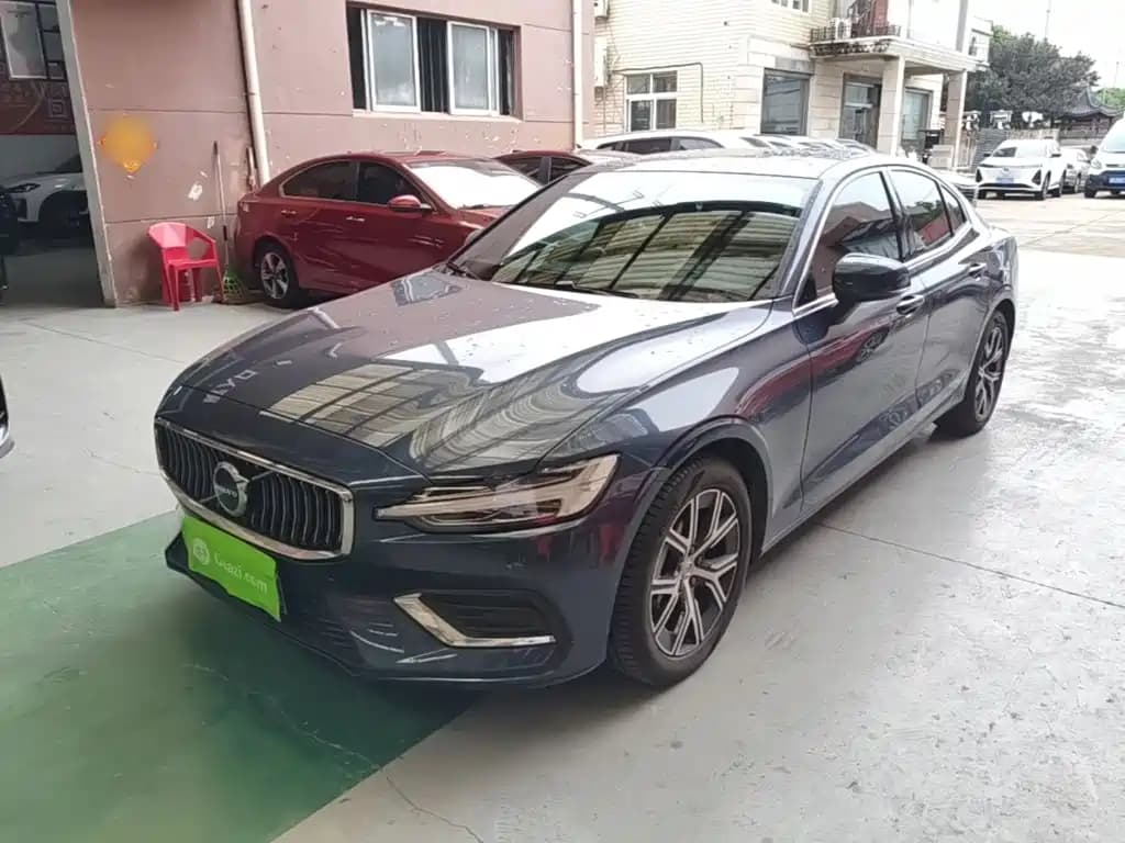 Volvo S60 2026 B4 Smart Luxury Edition