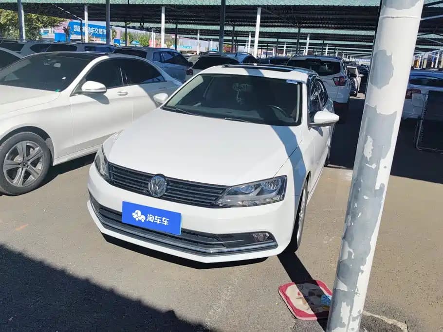 Volkswagen Jetta Sagitar 2015 1.6L Automatic Comfort