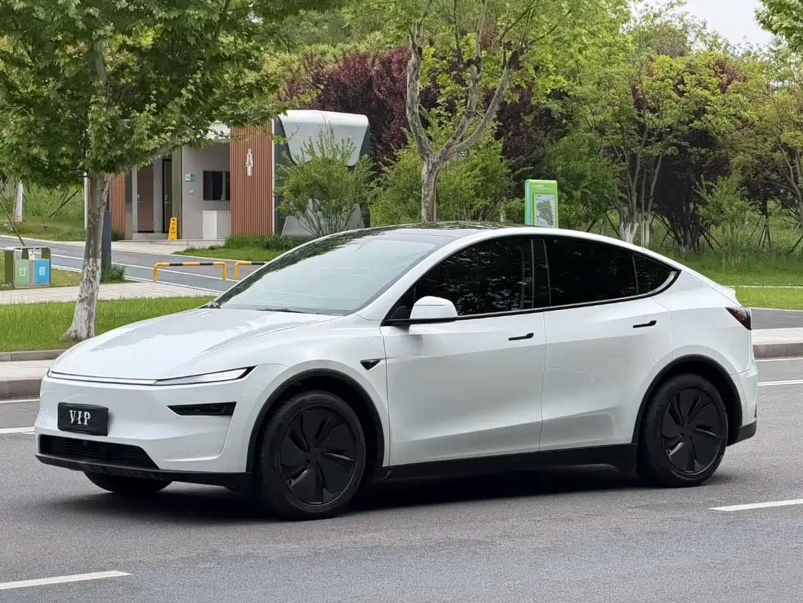 Tesla Model Y 2025 Rear-Wheel Drive