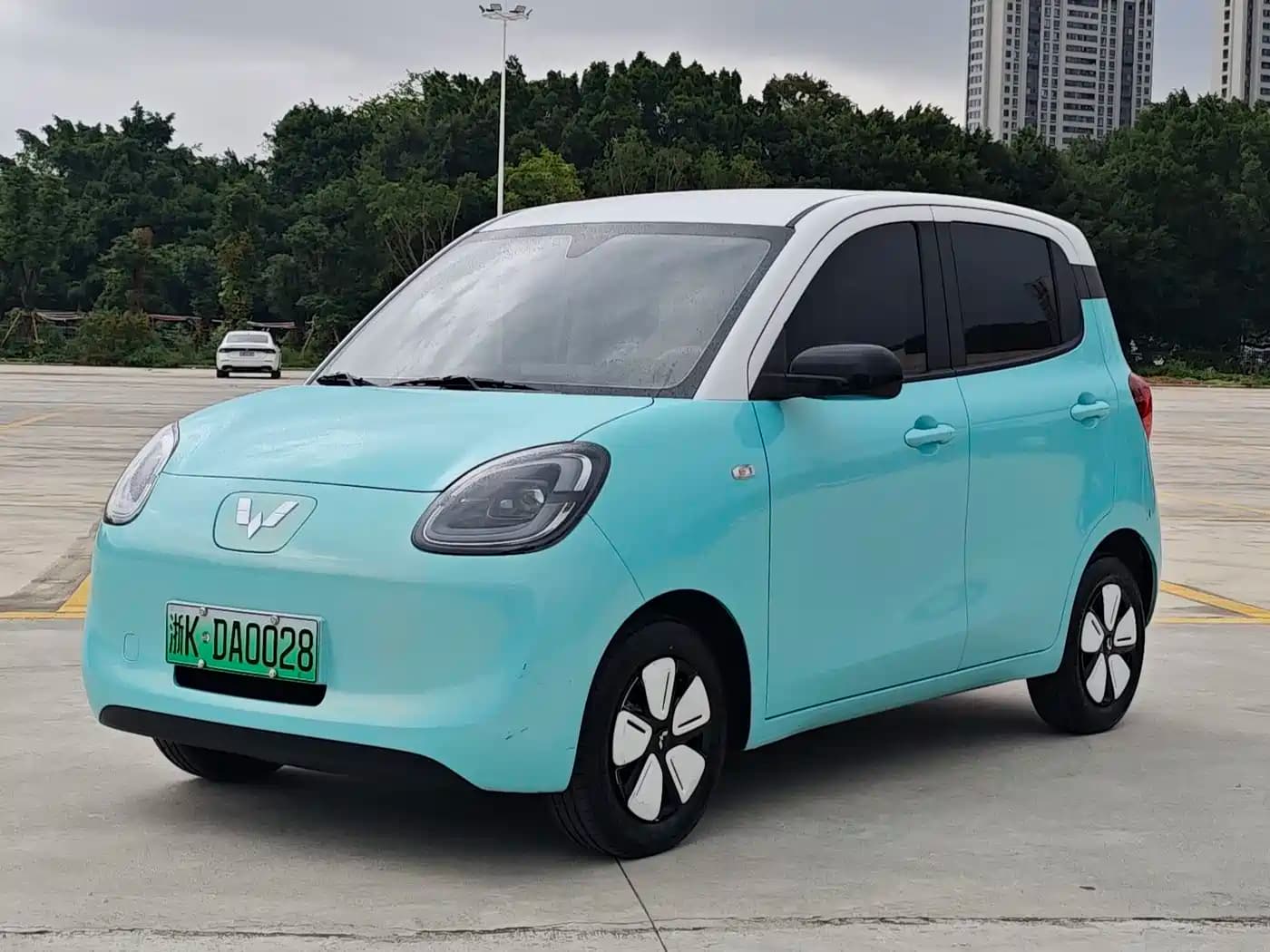 Wuling Motors Hongguang MINIEV 2025 4-Door Premium+ Edition