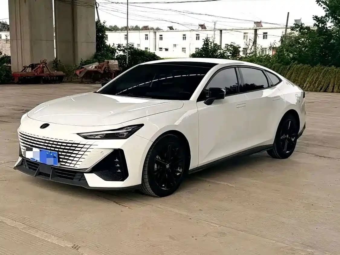 Changan UNI-V 2023 1.5T Luxury Edition