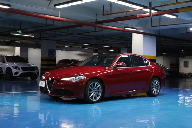 Alfa Romeo Giulia 2017 2.0T 200HP