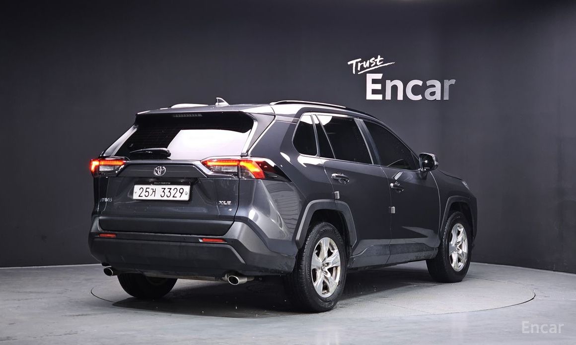 Toyota RAV4 5-поколение 2.5