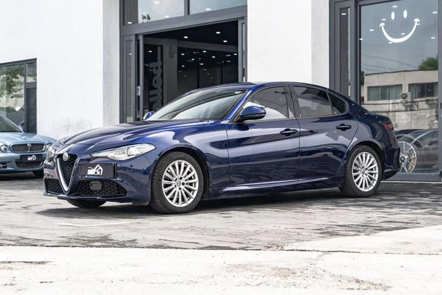 Alfa Romeo Giulia 2.0T 200HP