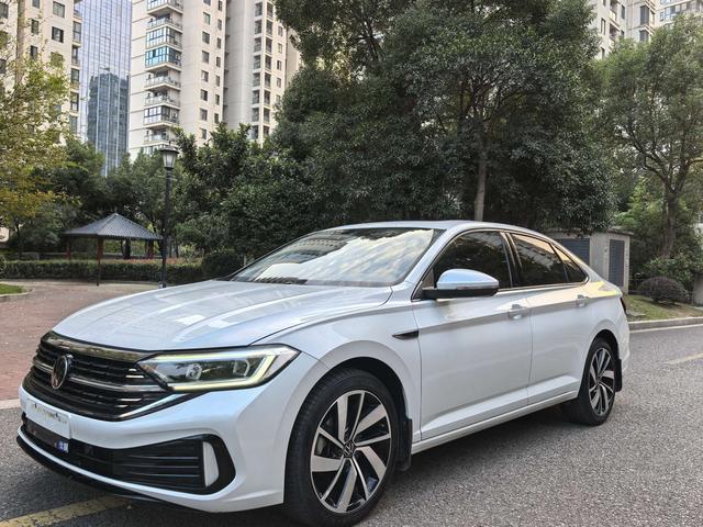 Volkswagen Sagitar (Jetta) 300TSI DSG